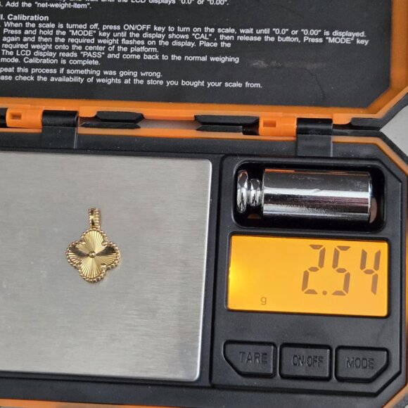 Gold clover design pendant - Picture 9 of 13